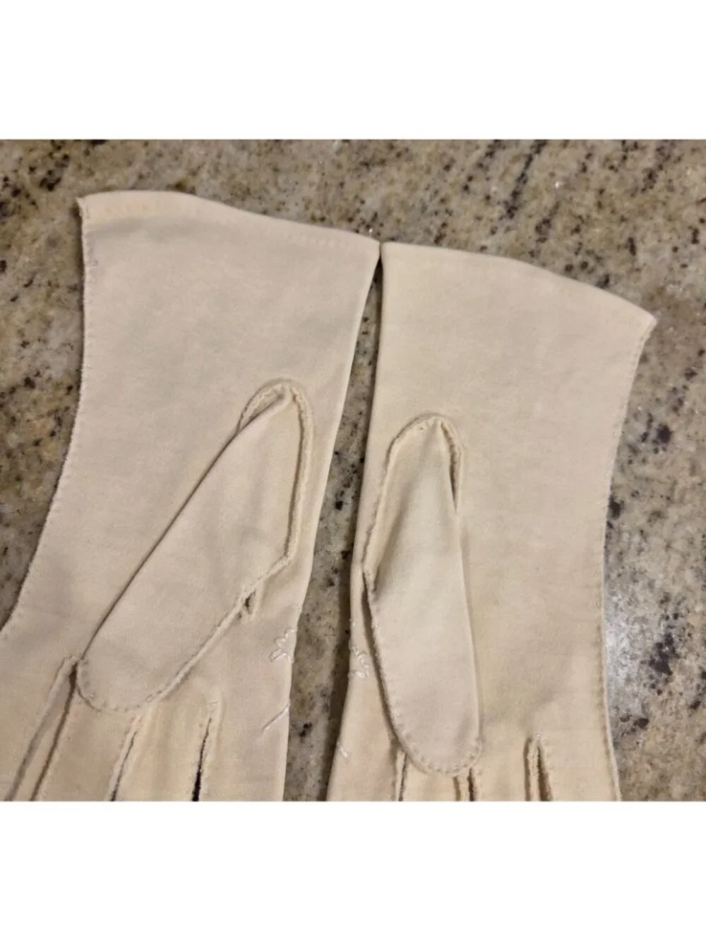 Vintage Womens Size S/M Cream Stretch Cotton Formal Gloves Embroidered Flower